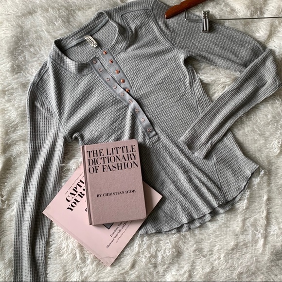 ❌SOLD❌ Free People One Of The Girls Henley Grey XS - Picture 5 of 10
